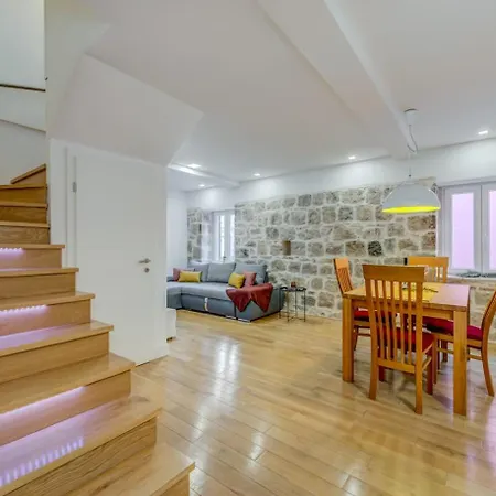 Center Apartman *